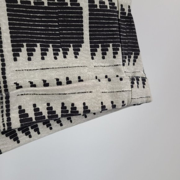 AEO Black & White Midi Stretch Shorts Size 12 - Picture 4 of 6